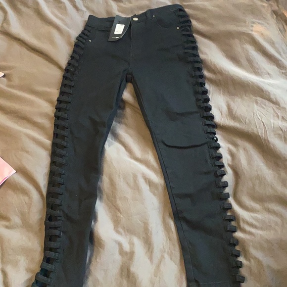 Fashion Nova jeans - Picture 5 of 6